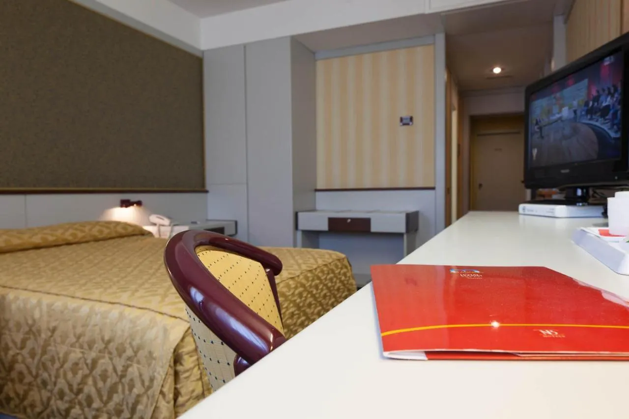 Hotel Maxim Βερόνα 4*,