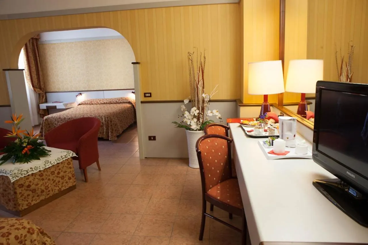 Hotel Maxim Βερόνα 4*,