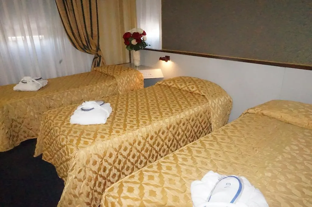 Hotel Maxim Βερόνα 4*,