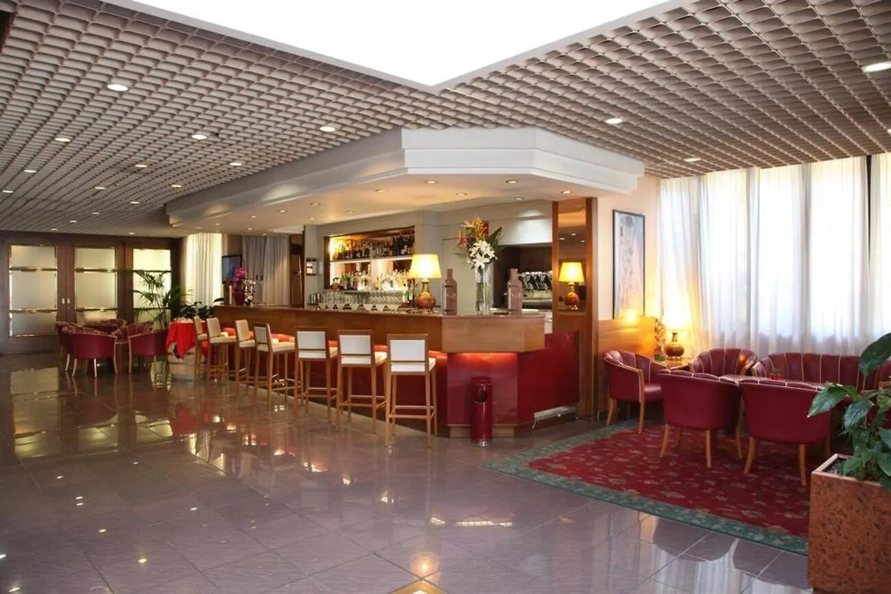 Hotel Maxim Βερόνα 4*,
